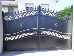 Portal de aluminio modelo Bulnes