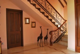 Pasamanos de hierro forjado y madera