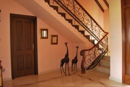 Pasamanos de hierro forjado y madera